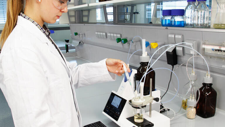 Automated Titration Simplifies Practical and Empirical Facets of Chemical Analysis